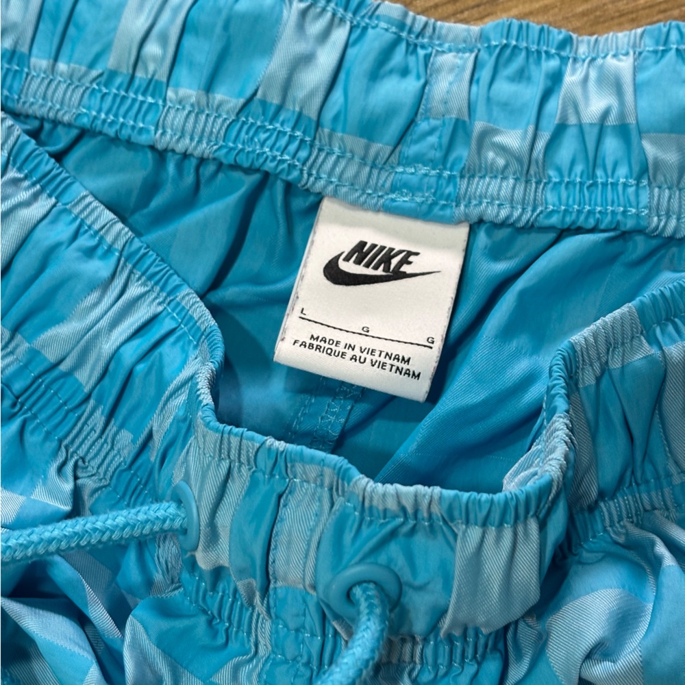 Nike Men’s Blue Checkerboard Shorts - Picture 4 of 5